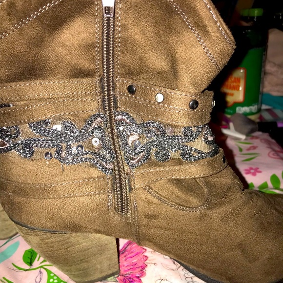 Decorated booties brown - Picture 2 of 6